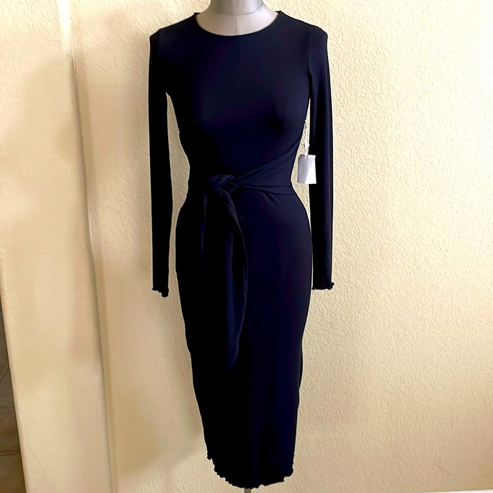 NEW Never Worn Forever 21 MIDI length Long Sleeve Dress